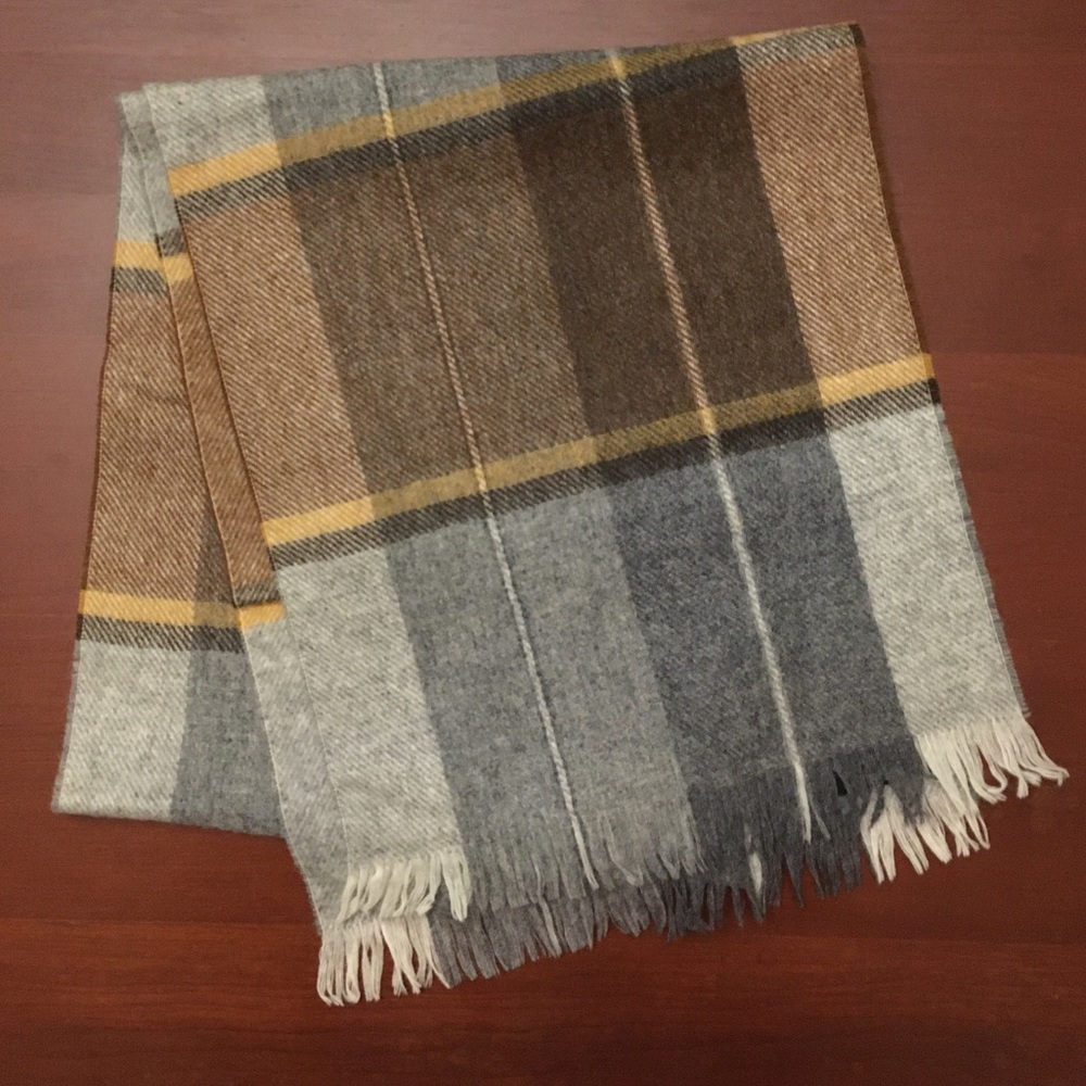 Grey and brown wool scarf